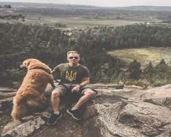 The actor is a pet lover and keeps a dog as a pet.